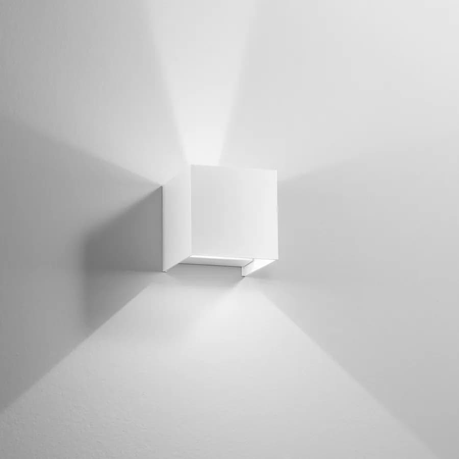 Applique LED biemissione da esterno 10x10 cm in alluminio bianco