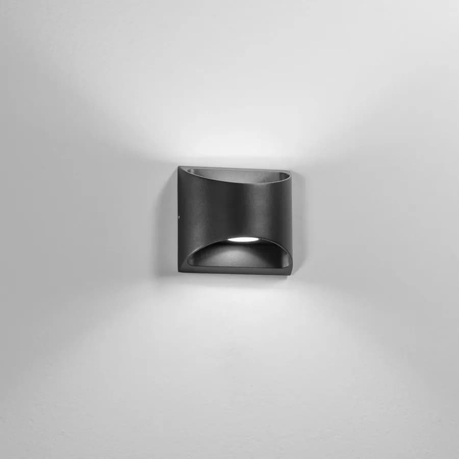 Applique LED biemissione da esterno 12,3x13 cm in alluminio goffrato nero