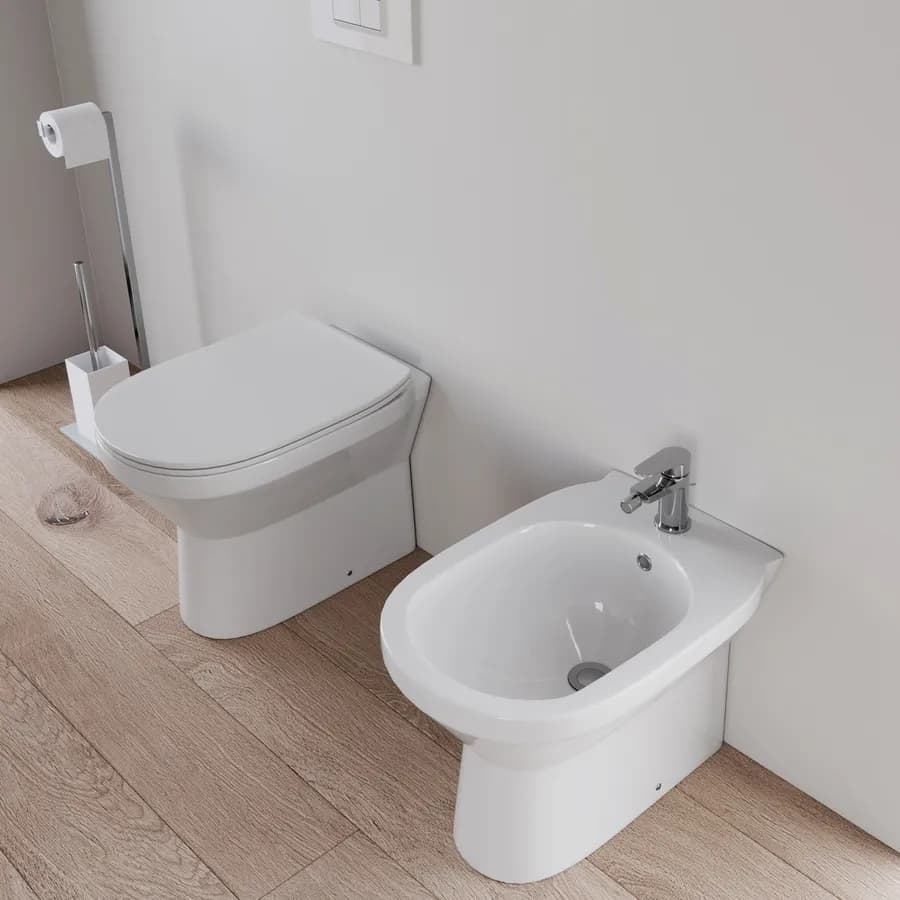 Bagno completo con mobile sospeso 60 cm rovere gold 2 ante con specchio sanitari e miscelatori - Davis