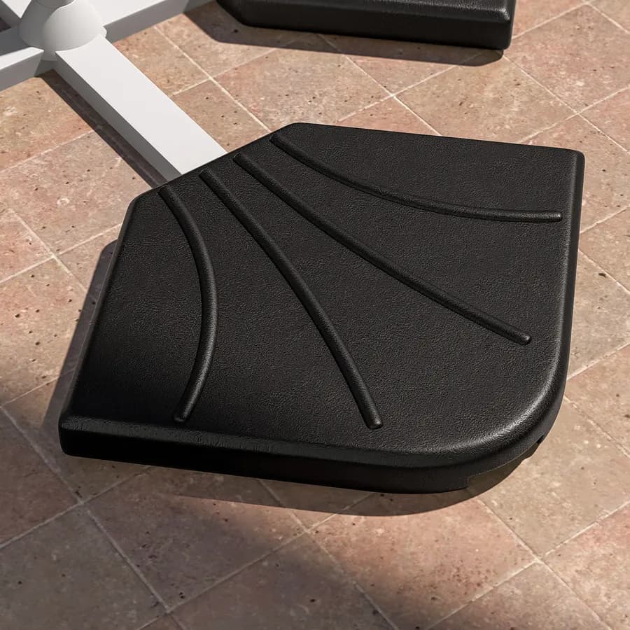 Base a spicchio 25 kg in cemento nero per ombrellone con palo laterale