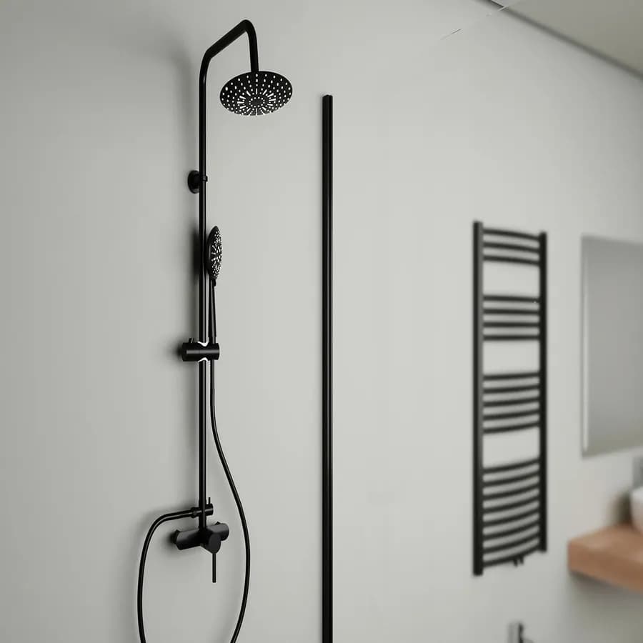 Sistema doccia nero con soffione tondo doccetta e miscelatore con 2 uscite