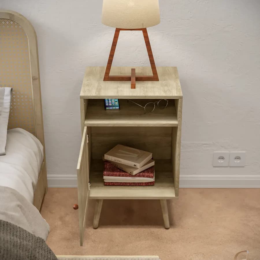 Comodino 39x71h cm in legno naturale con anta in rattan e un vano a giorno - Boheme