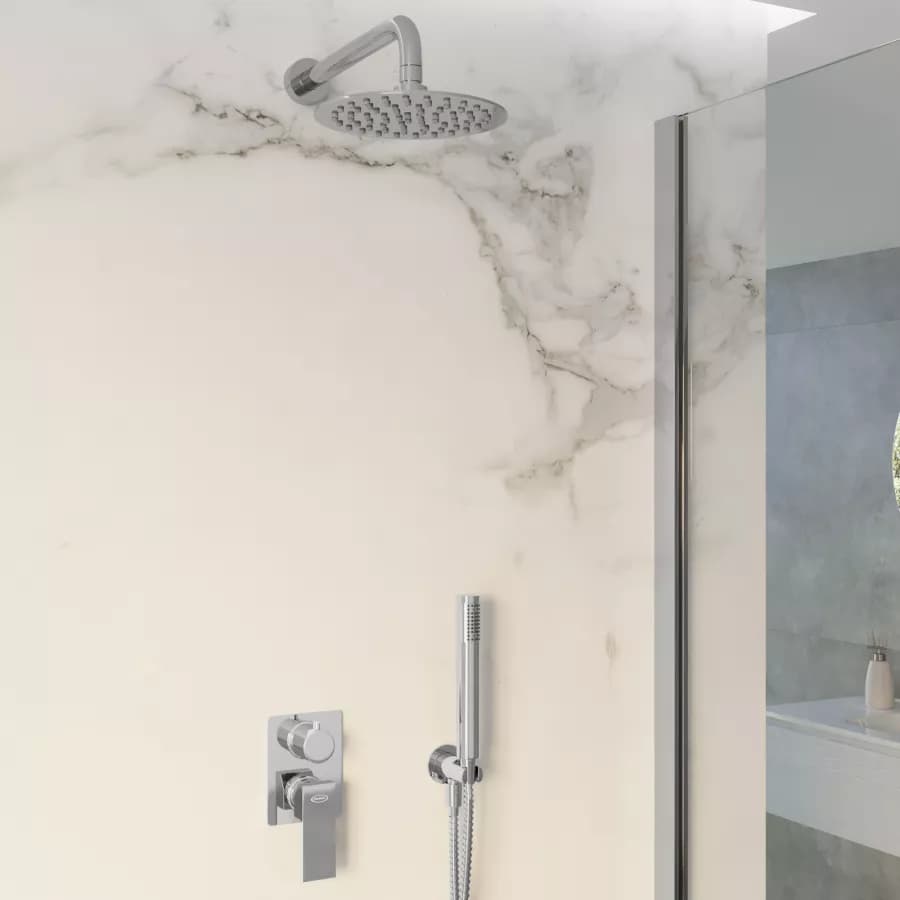 Composizione doccia Jacuzzi - Rubinetteria Crux con braccio soffione doccino e miscelatore con deviatore