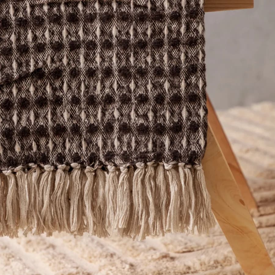 Coperta 170x130 cm in cotone marrone con frange