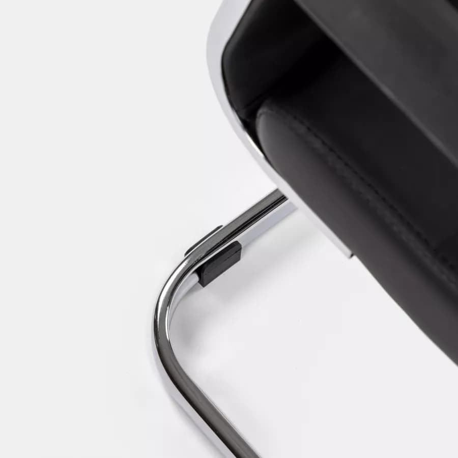 Set 2 poltrone da ufficio in similpelle nero con struttura a slitta cromo - Senior