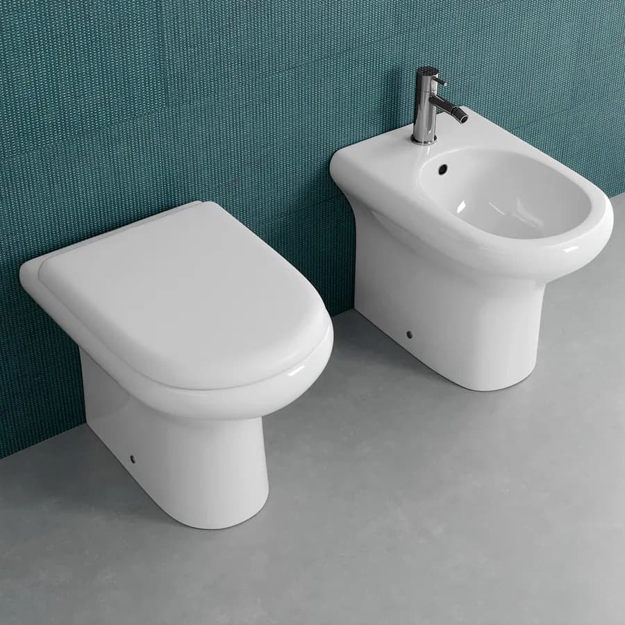 Coppia di sanitari filomuro in ceramica con curva tecnica e sedile softclose - Miraj