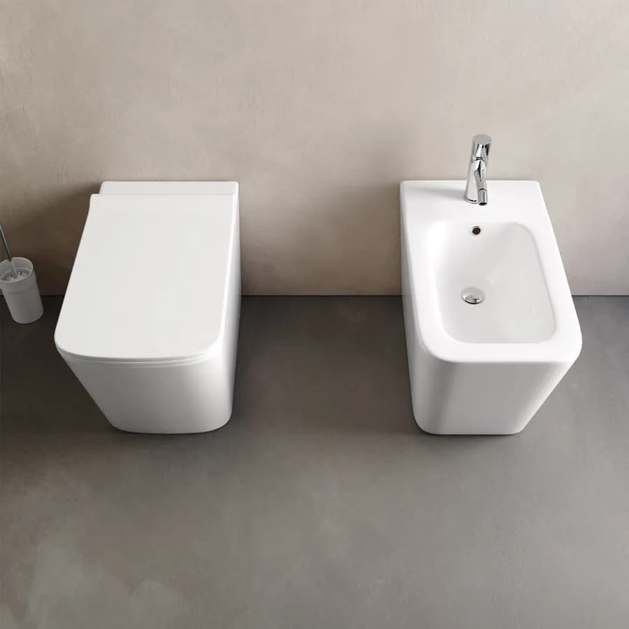 Coppia sanitari filomuro in ceramica con sedile Soft-Close - Tidix
