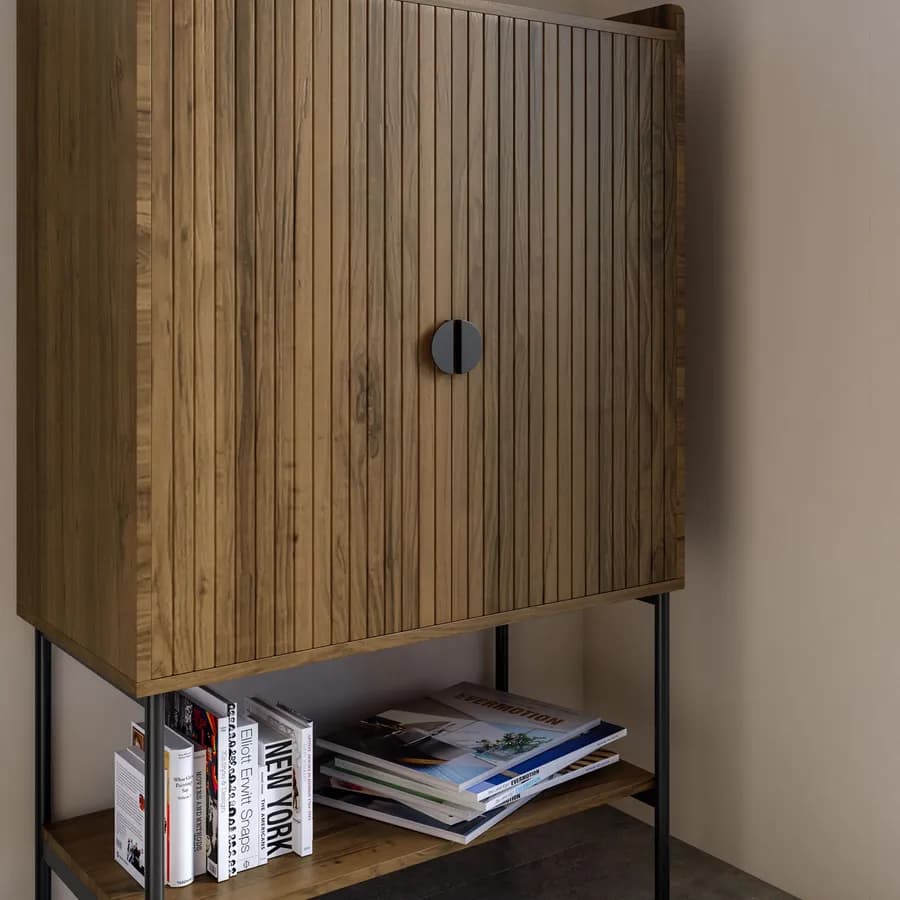 Credenza 79x127h cm con 2 ante soft close noce cannettato e gambe in metallo nero - Ozma