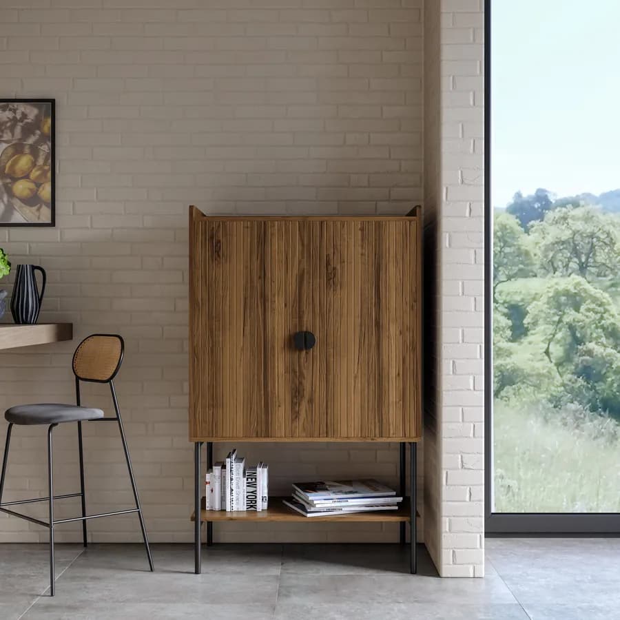 Credenza 79x127h cm con 2 ante soft close noce cannettato e portabicchieri con gambe in metallo nero - Ozma