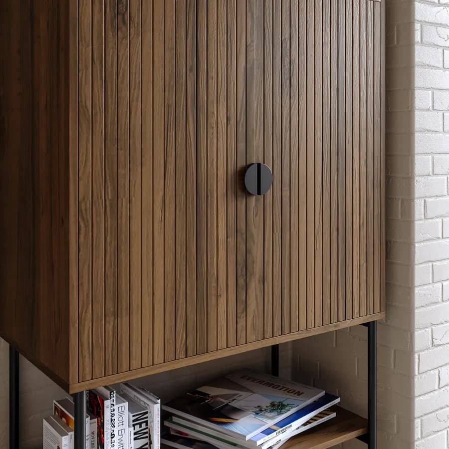 Credenza 79x127h cm con 2 ante soft close noce cannettato e portabicchieri con gambe in metallo nero - Ozma