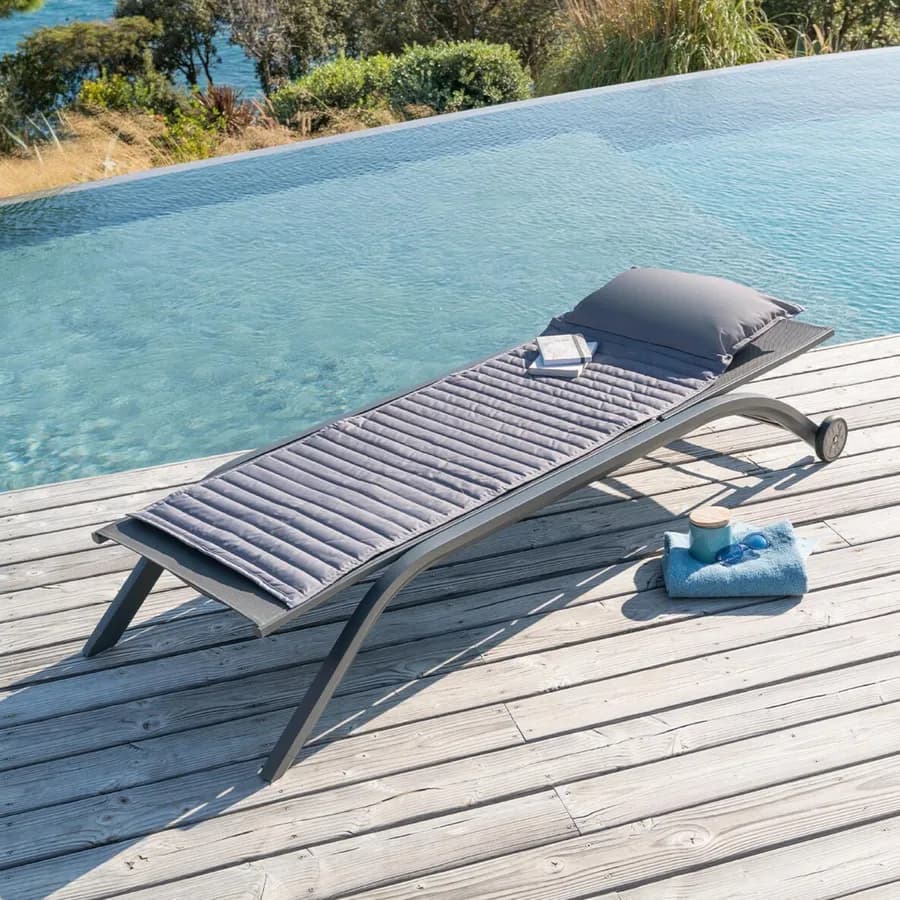 Cuscino arrotolabile per lettino prendisole 180x60 cm con poggiatesta in poliestere grigio - Maurilio