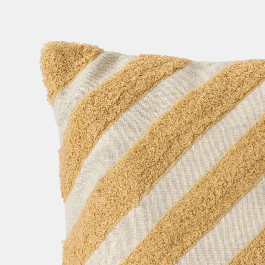 Cuscino sfoderabile 45x45 in tessuto beige con disegno geometrico microteddy sabbia