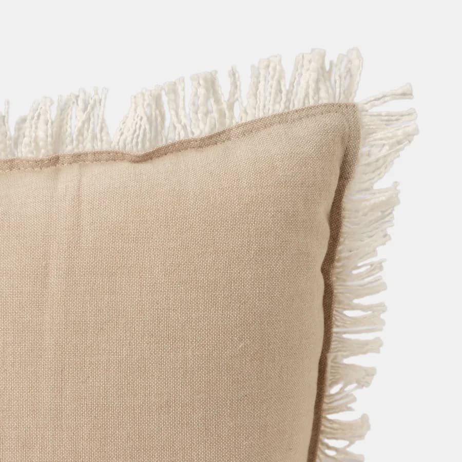 Cuscino sfoderabile 45x45 panna in bouclé con frange