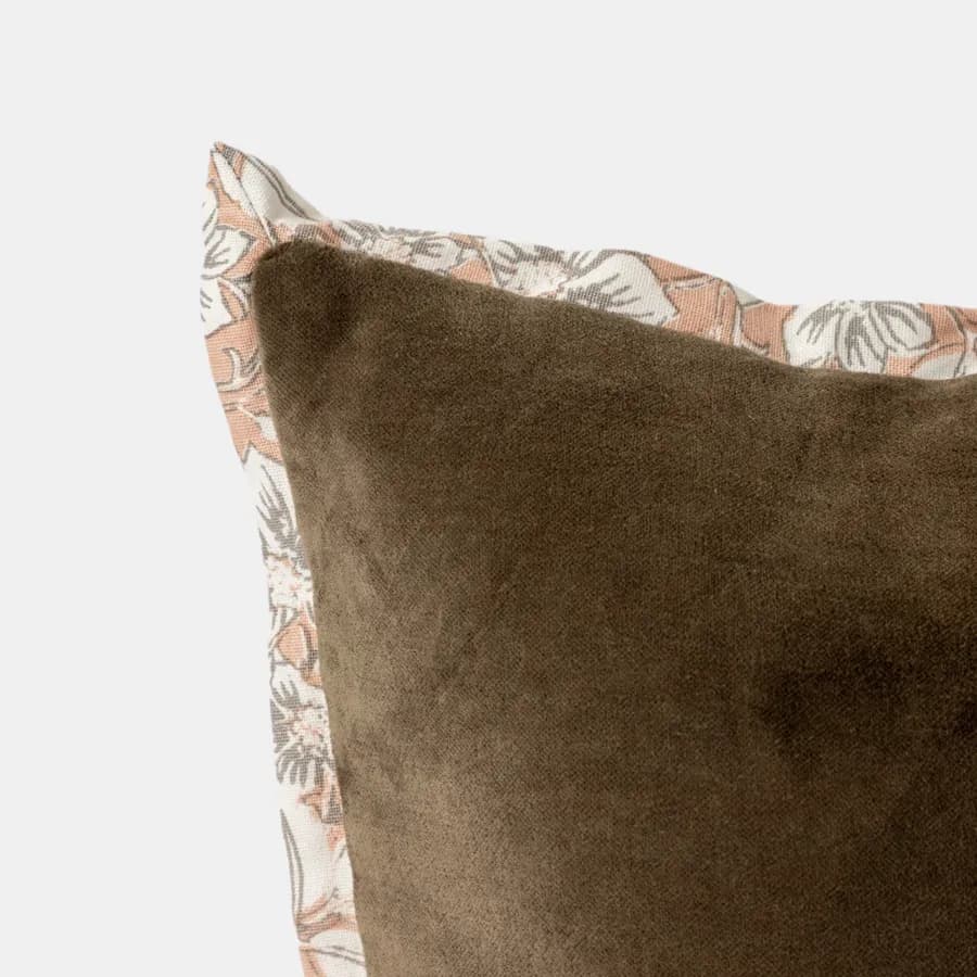 Cuscino sfoderabile 45x45 cm verde militare in velluto con bordino decorato