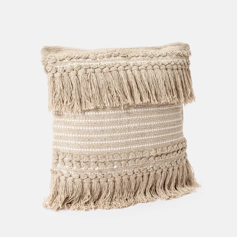 Cuscino sfoderabile 45x45 in cotone beige e bianco con frange