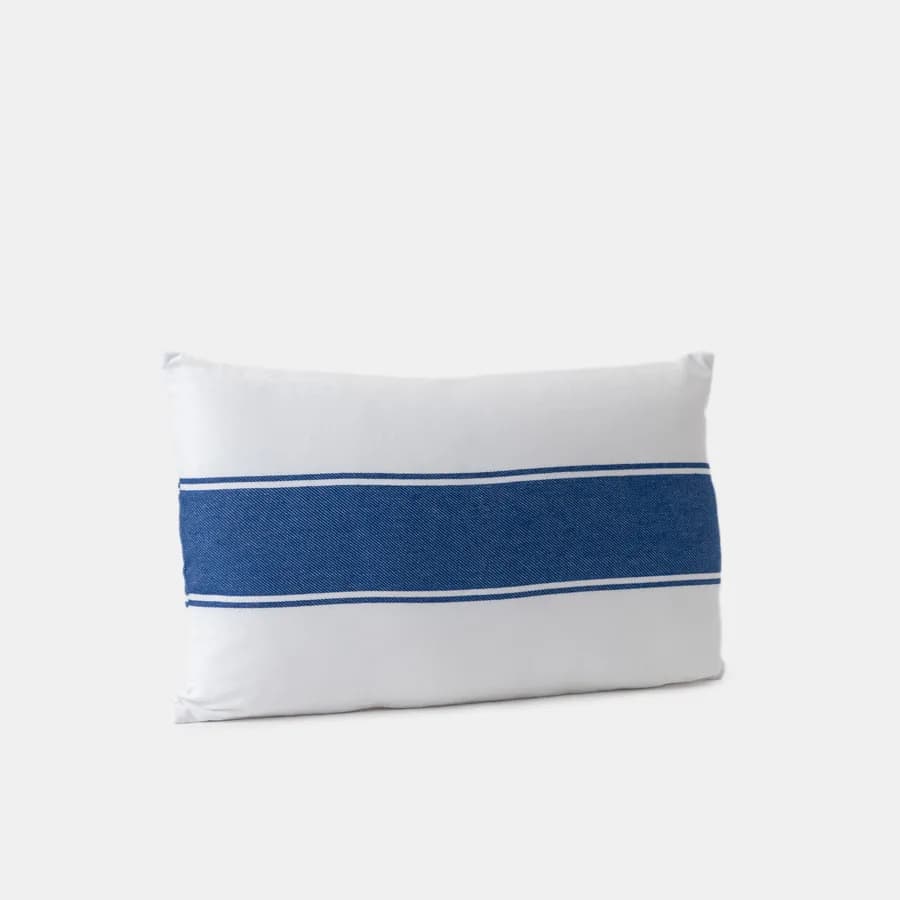 Cuscino sfoderabile 50x30 cm bianco in cotone con decoro blu effetto fouta