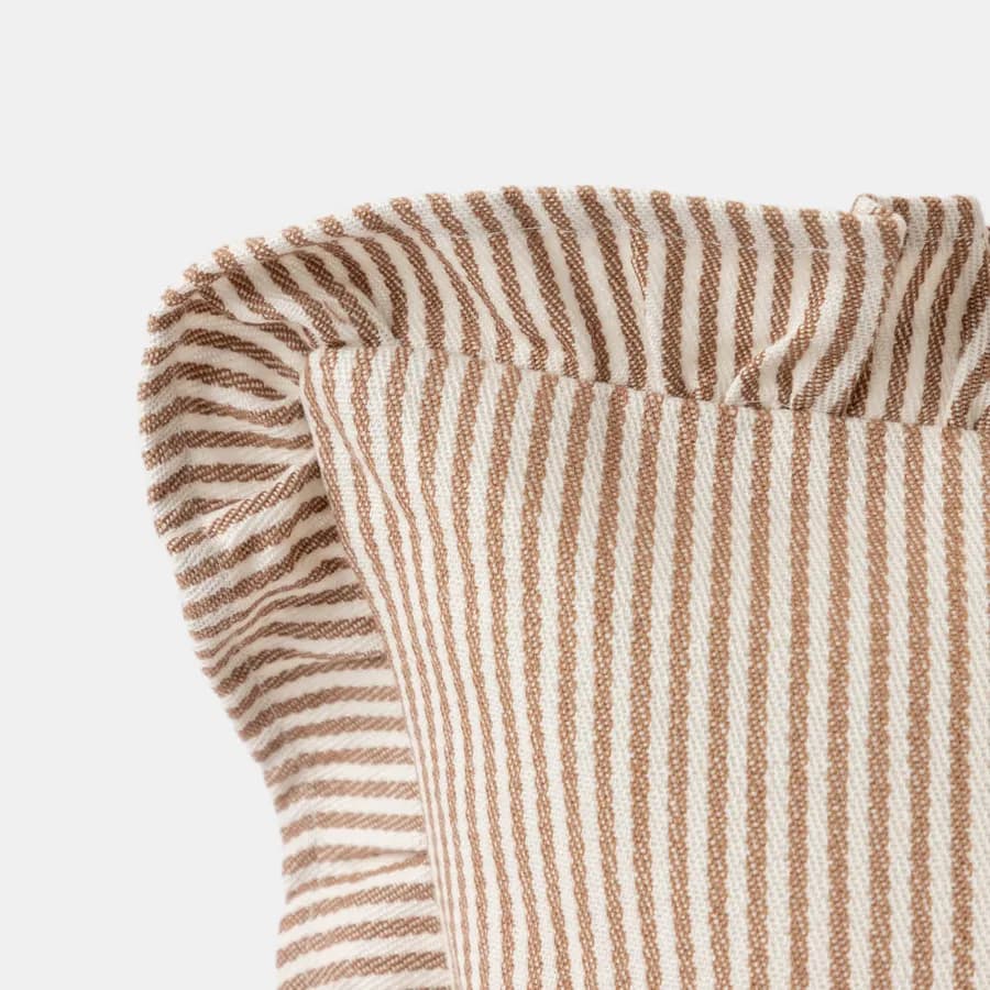 Cuscino sfoderabile 50x30 cm cappuccino in cotone a righe con volant