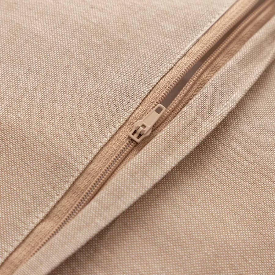Cuscino sfoderabile 50x30 cm cappuccino in cotone a righe con volant