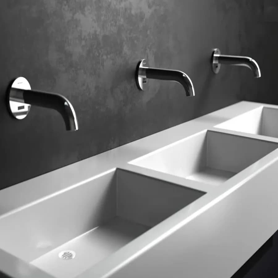 Miscelatore a parete lavabo 17 cm con alimentatore a rete per ambienti pubblici - Piave di Geberit