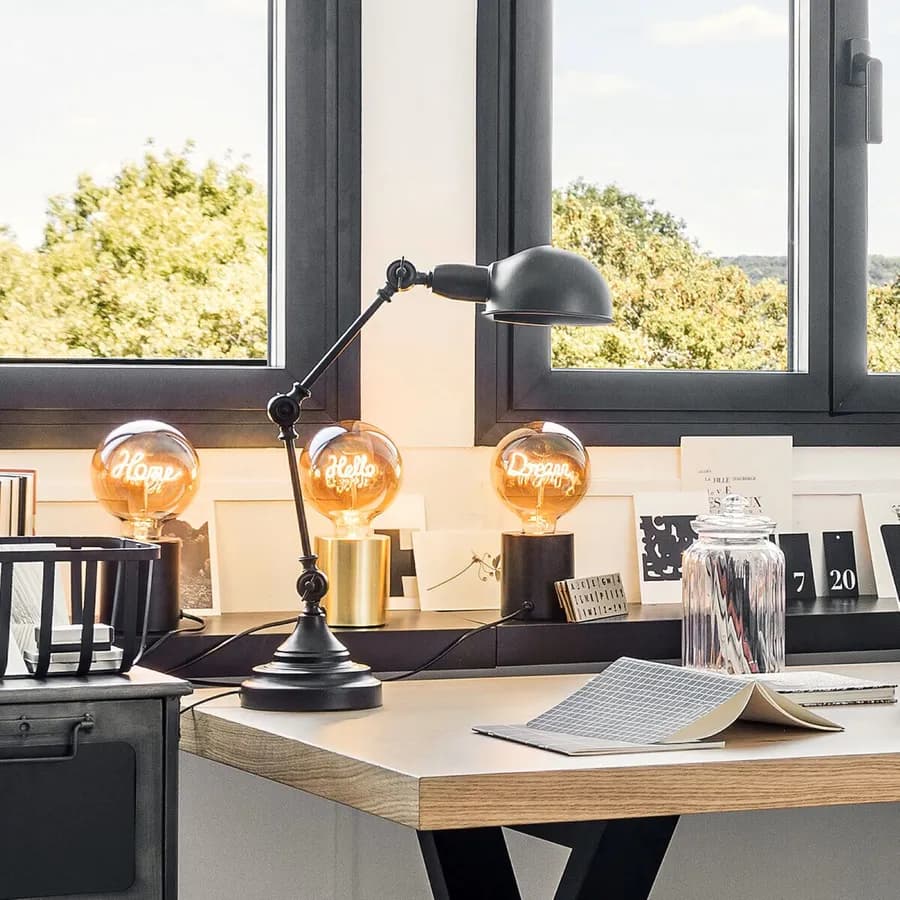 Lampada da tavolo 55 h cm in metallo nero opaco