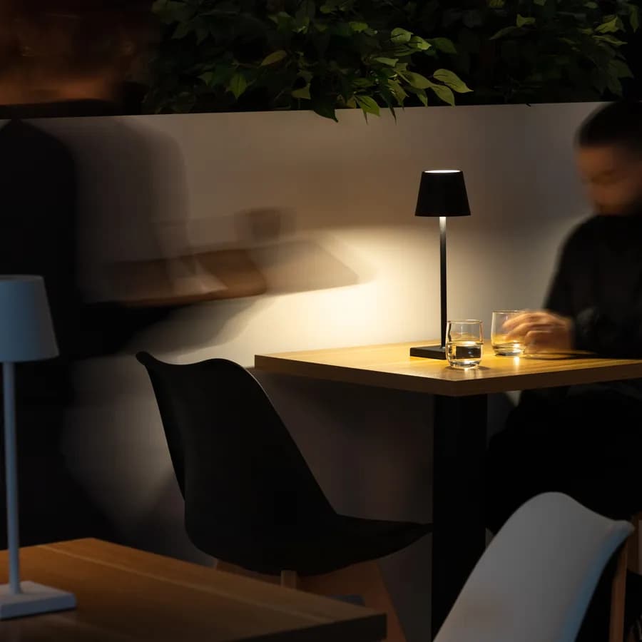 Lampada da tavolo portatile a LED 11x38h cm in alluminio nero - Mojito