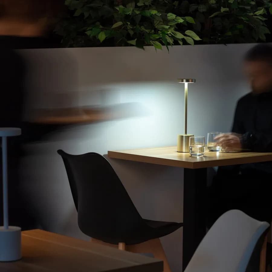 Lampada da tavolo portatile a LED 11x38h cm in alluminio oro - Spritz