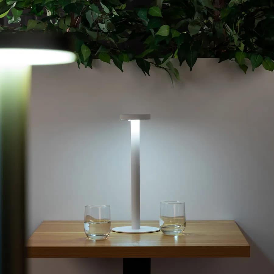 Lampada da tavolo portatile a LED 14x34h cm in alluminio bianco - Fair