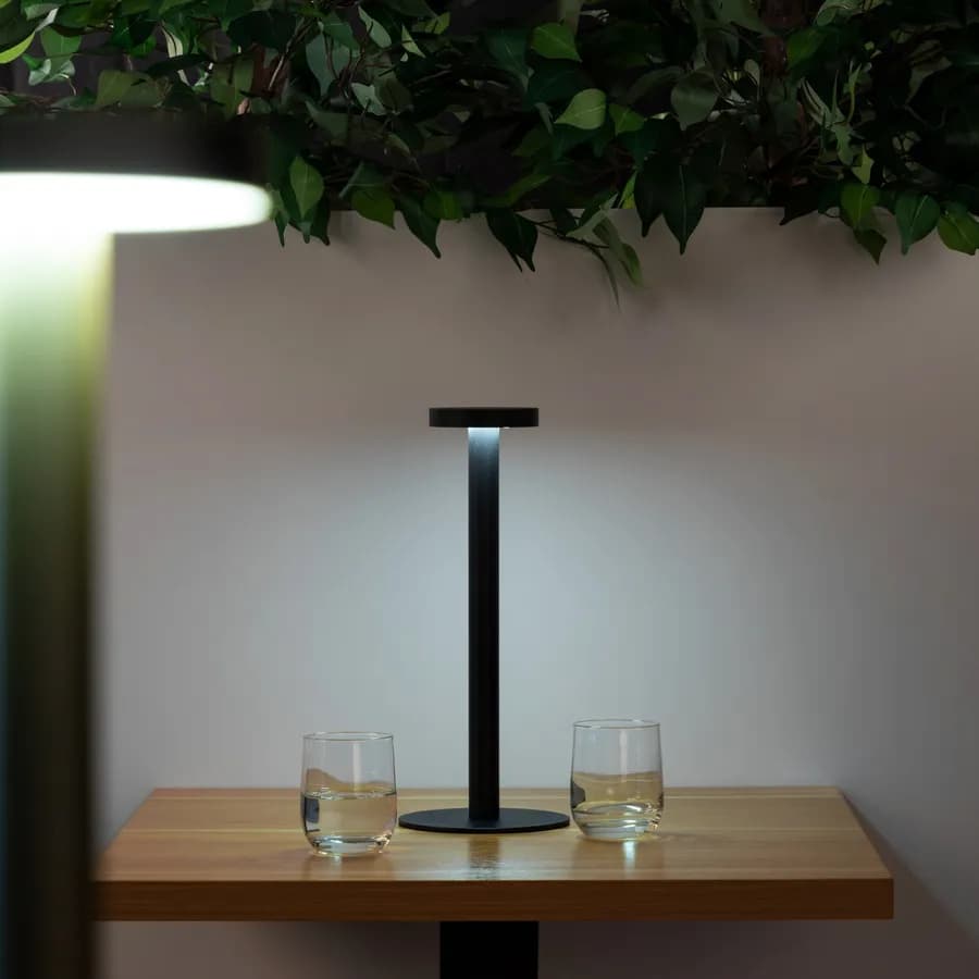 Lampada da tavolo portatile a LED 14x34h cm in alluminio nero - Fair