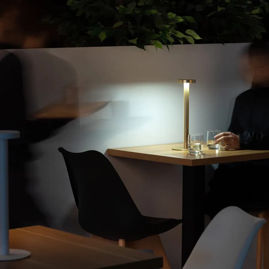 Lampada da tavolo portatile a LED 14x34h cm in alluminio oro - Fair