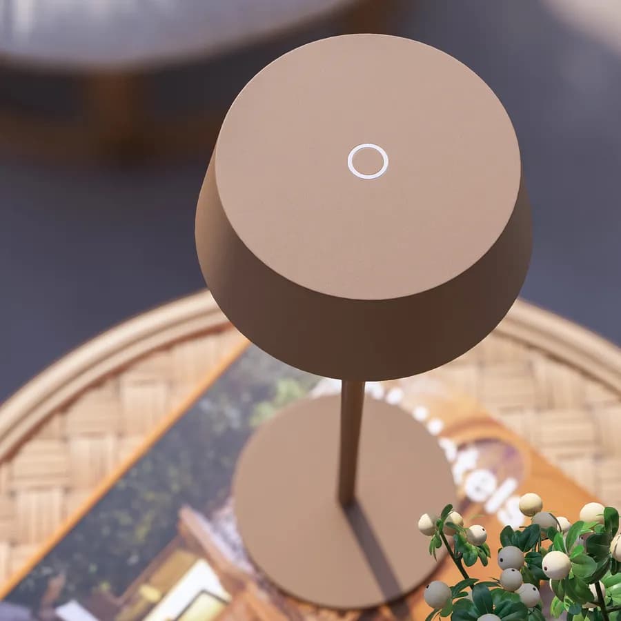 Lampada LED da tavolo portatile in alluminio color tabacco - Daikiri