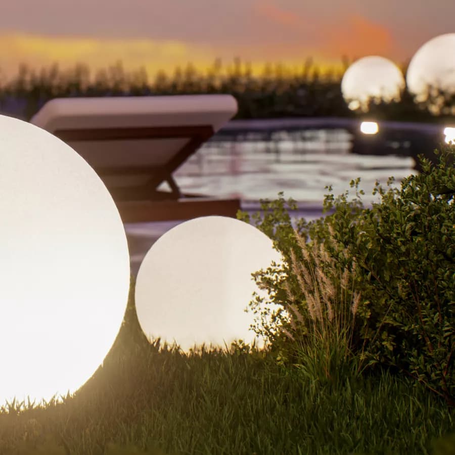 Lampada sferica 55 cm in polietilene neutro con kit luce