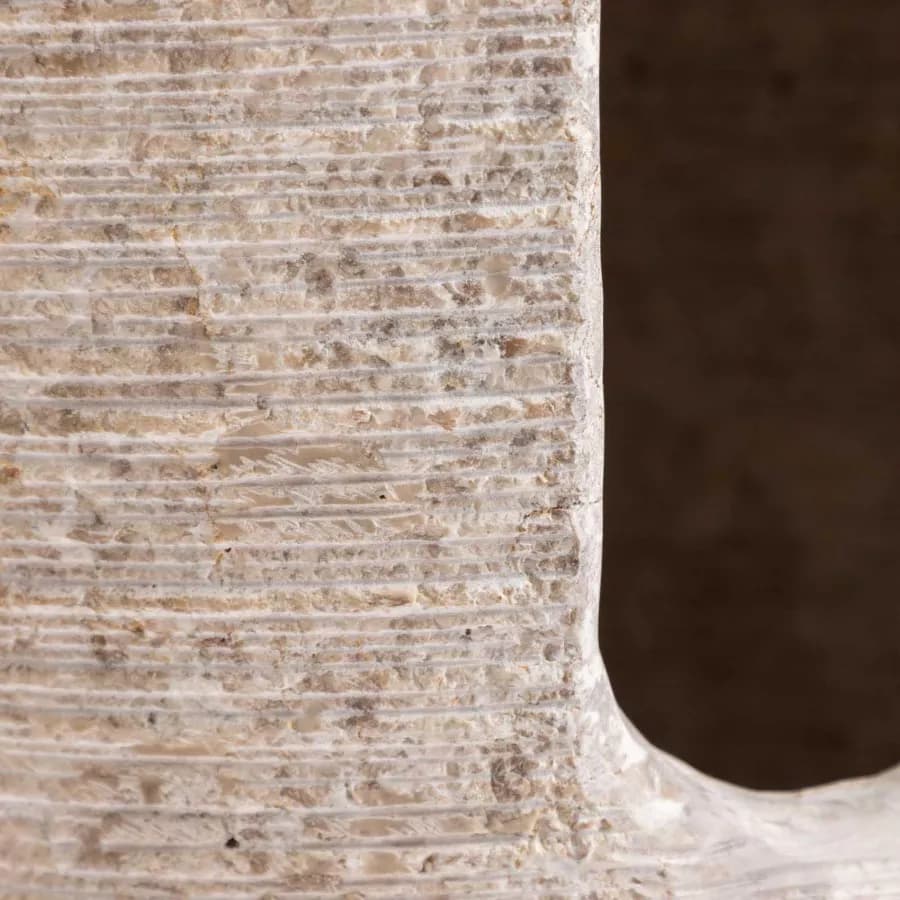 Lavabo freestanding 90h cm in marmo bocciardato crema e bianco - Artizan