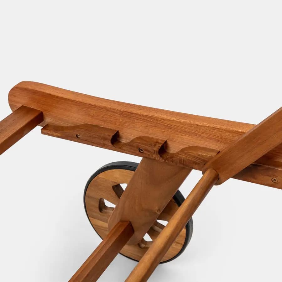 Lettino prendisole con ruote e vassoio in legno di acacia e textilene ecrù - Paja