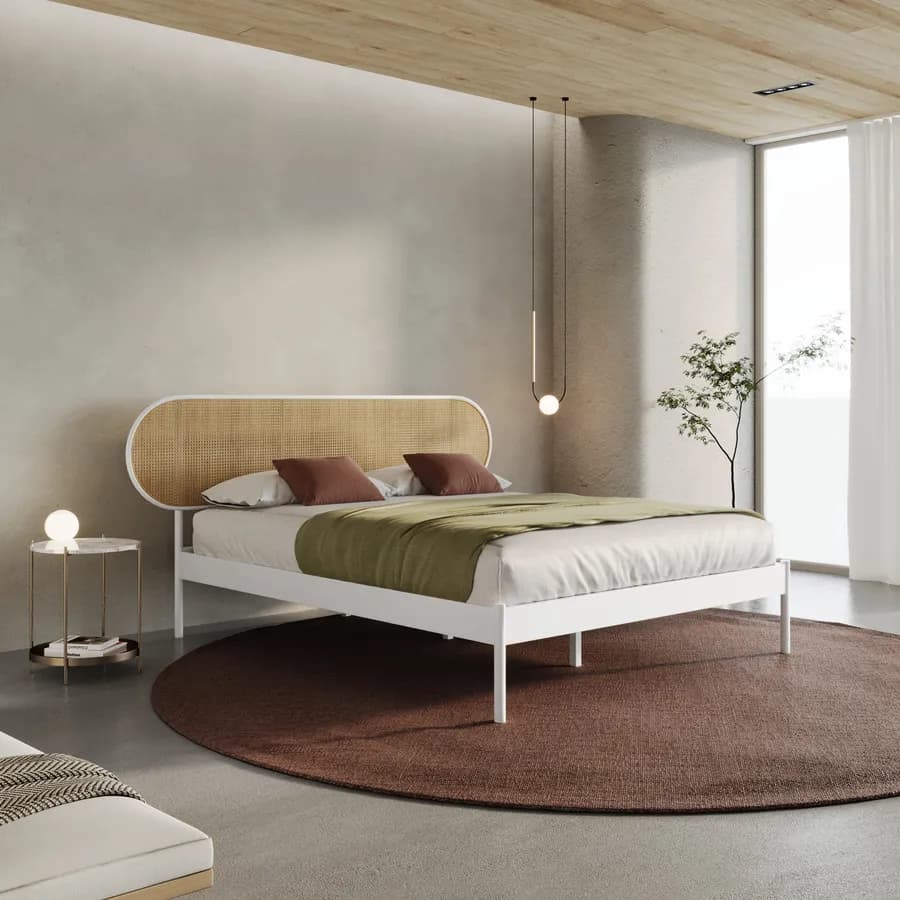Letto matrimoniale 160x200 cm con struttura in metallo bianco e testata tondeggiante effetto paglia di Vienna - Alaric