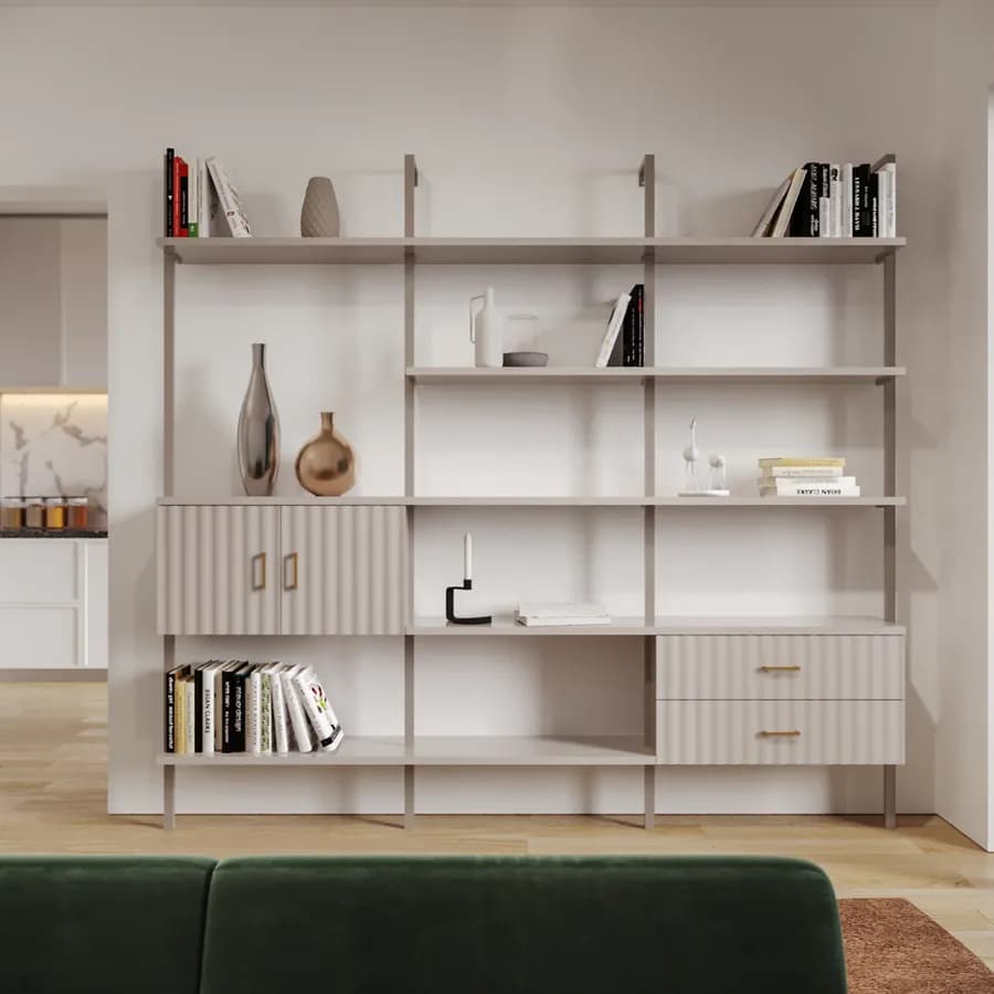 Libreria 234x216h cm con 2 ante e 2 cassetti con soft close cashmere cannettato e dettagli oro opaco - Lofti