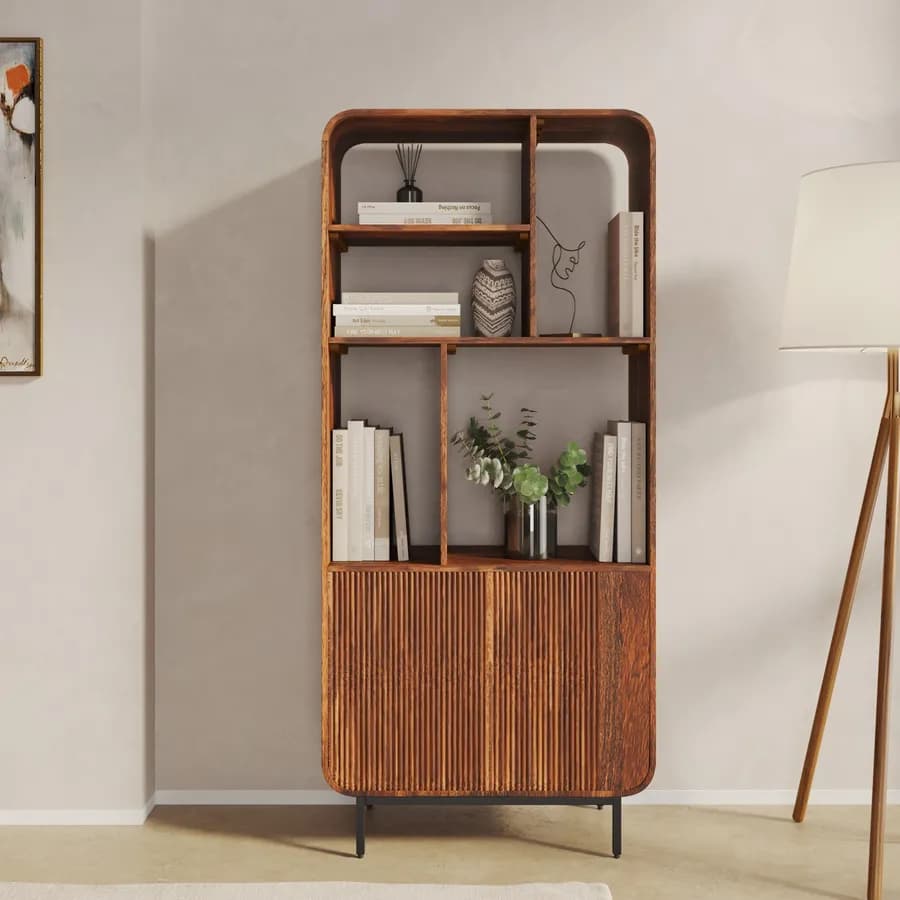 Libreria 80x180h cm in legno di mango scuro cannettato con 2 ante push pull - Kanpur