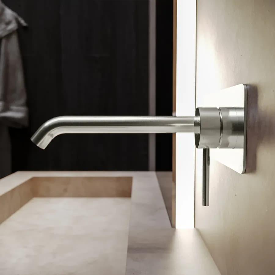 Miscelatore lavabo a muro canna 20 cm con piastra spazzolato – Ran