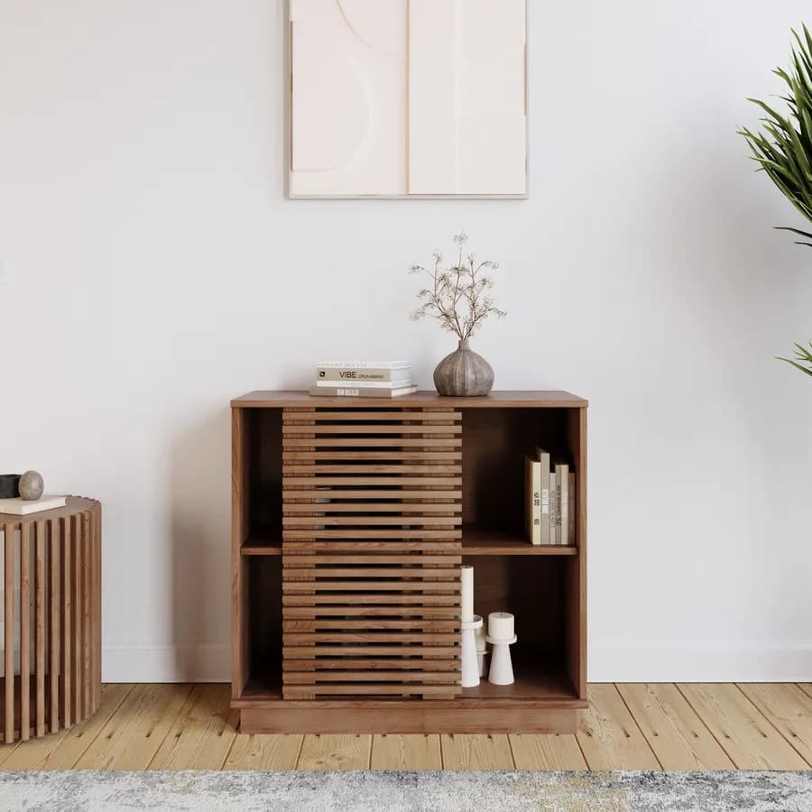 Credenza 85x80 cm in legno di acacia cannettato con anta e vani a giorno- Karan