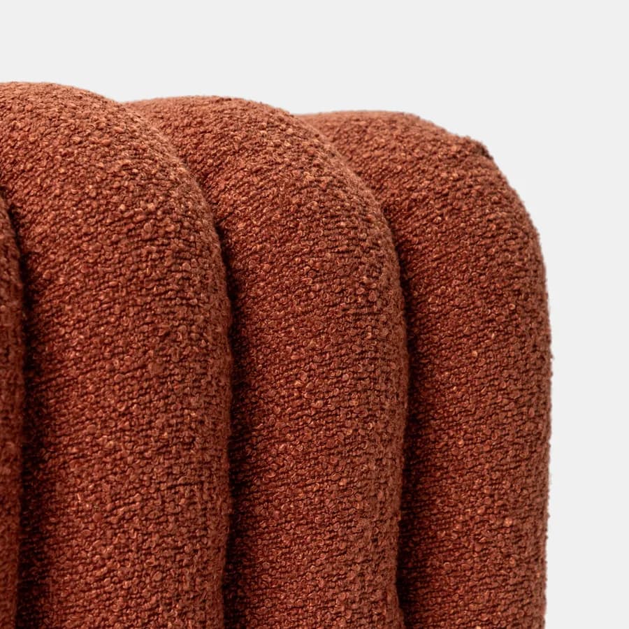 Panca 80x48 cm design ad arco in tessuto bouclé terraccotta - Rudy