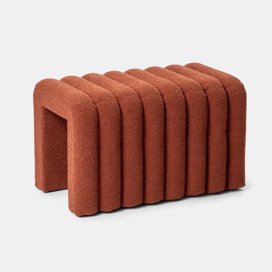 Panca 80x48 cm design ad arco in tessuto bouclé terraccotta - Rudy