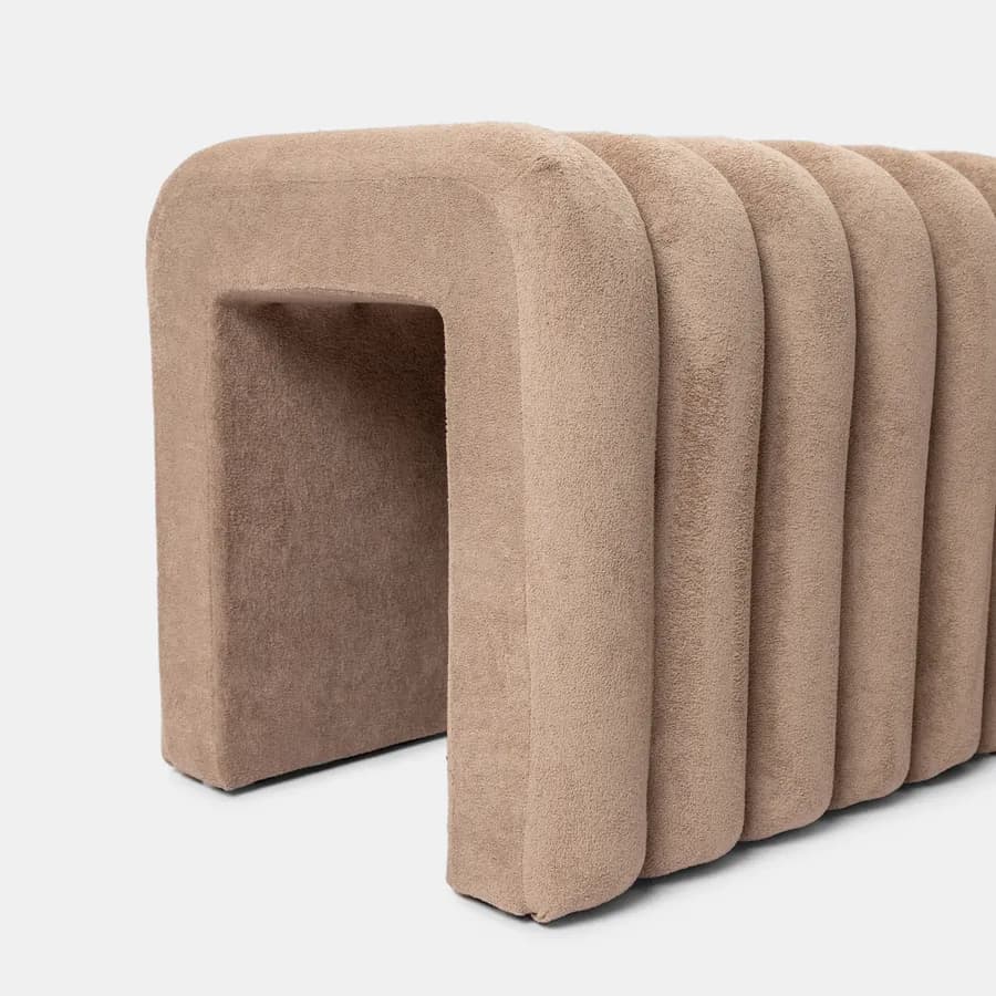 Panca 80x48 cm design ad arco in tessuto micro teddy tortora - Rudy