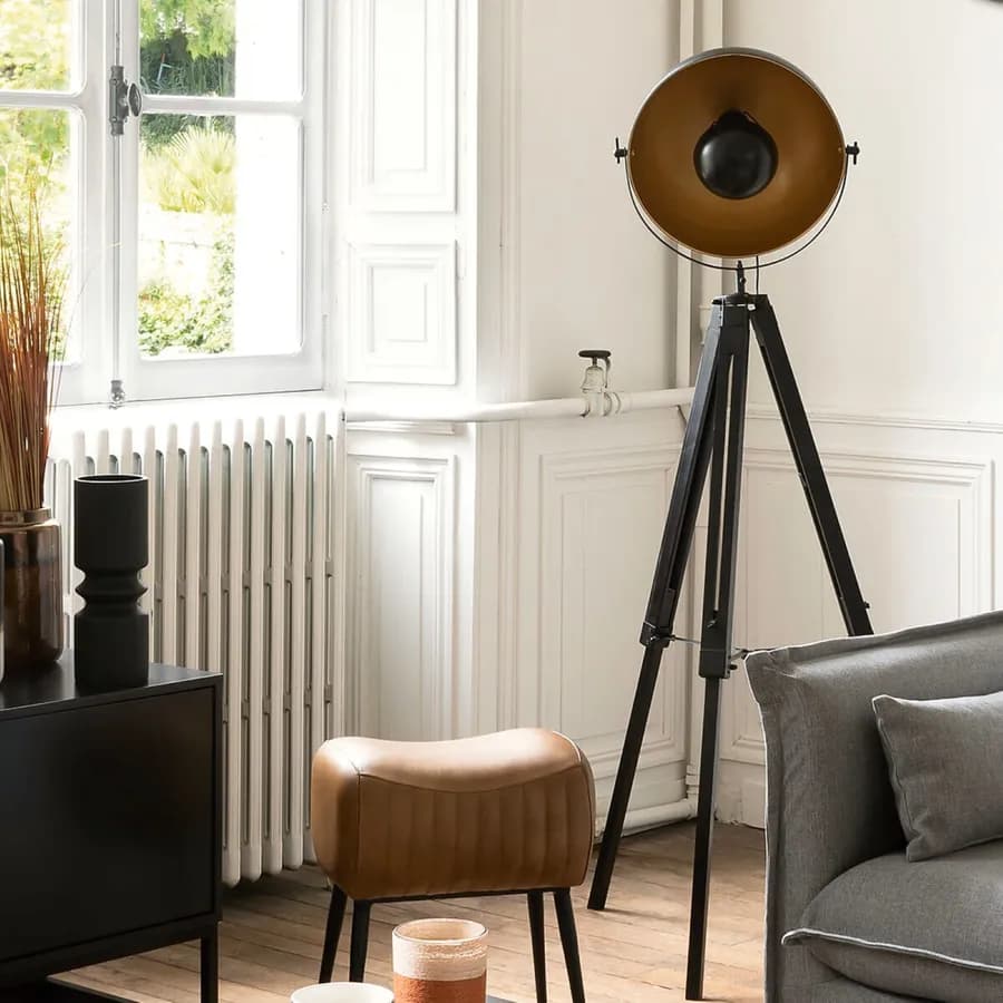 Piantana 156 h cm in metallo nero e oro con gammbe in legno di paulownia