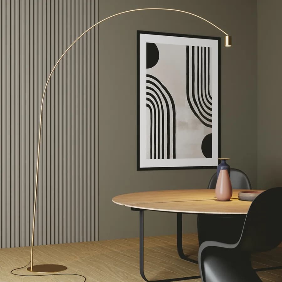 Piantana 224h cm in metallo oro con punto luce orientabile