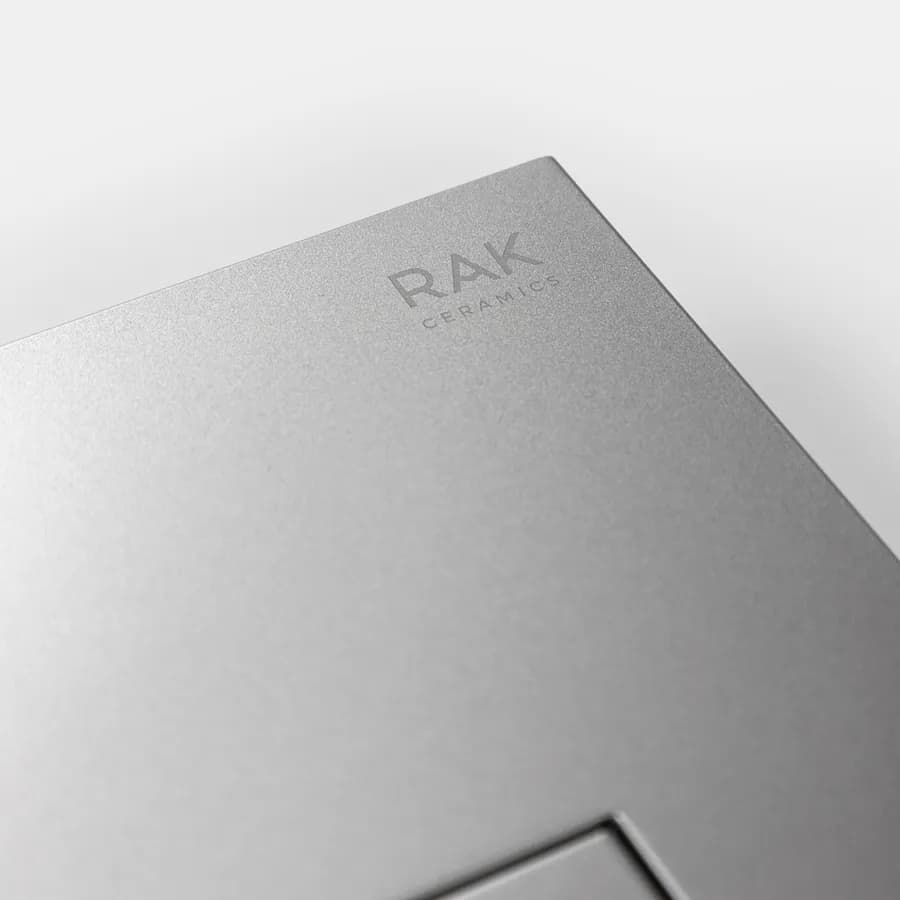 Placca di comando satinata a doppio tasto rettangolare - Ecofix di Rak