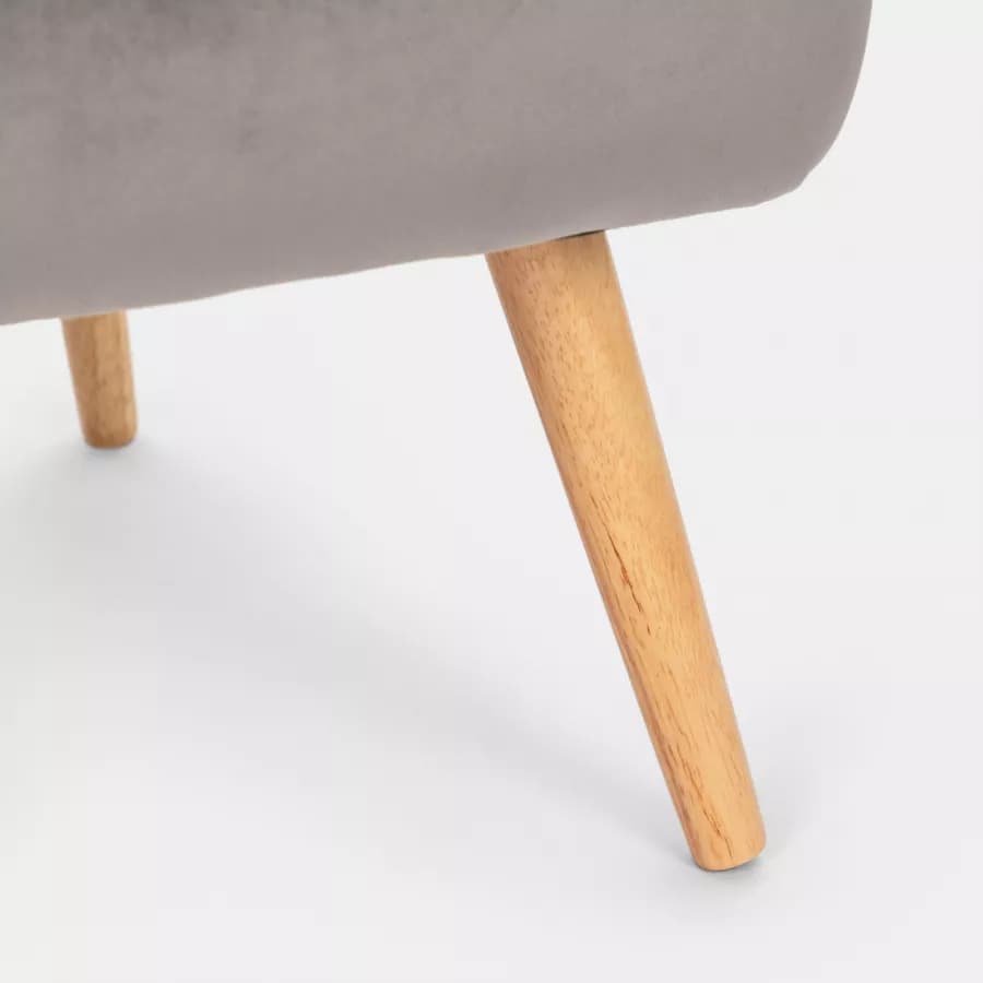 Poltrona in velluto grigio scuro con gambe in legno - Elenor