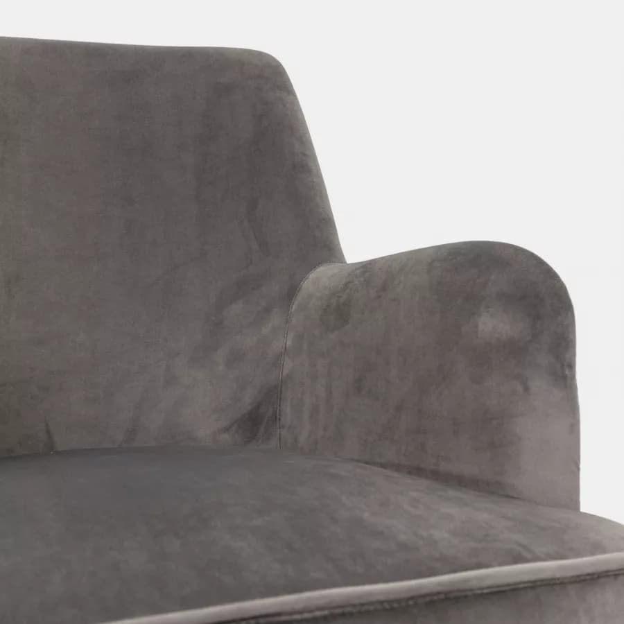 Poltrona in velluto grigio scuro con gambe in legno - Elenor