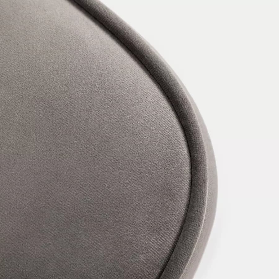 Poltrona in velluto grigio scuro con gambe in legno - Elenor