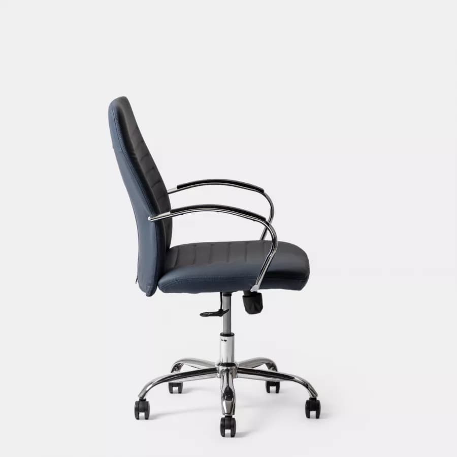 Poltrona da ufficio girevole in similpelle blu con struttura cromo - Supra
