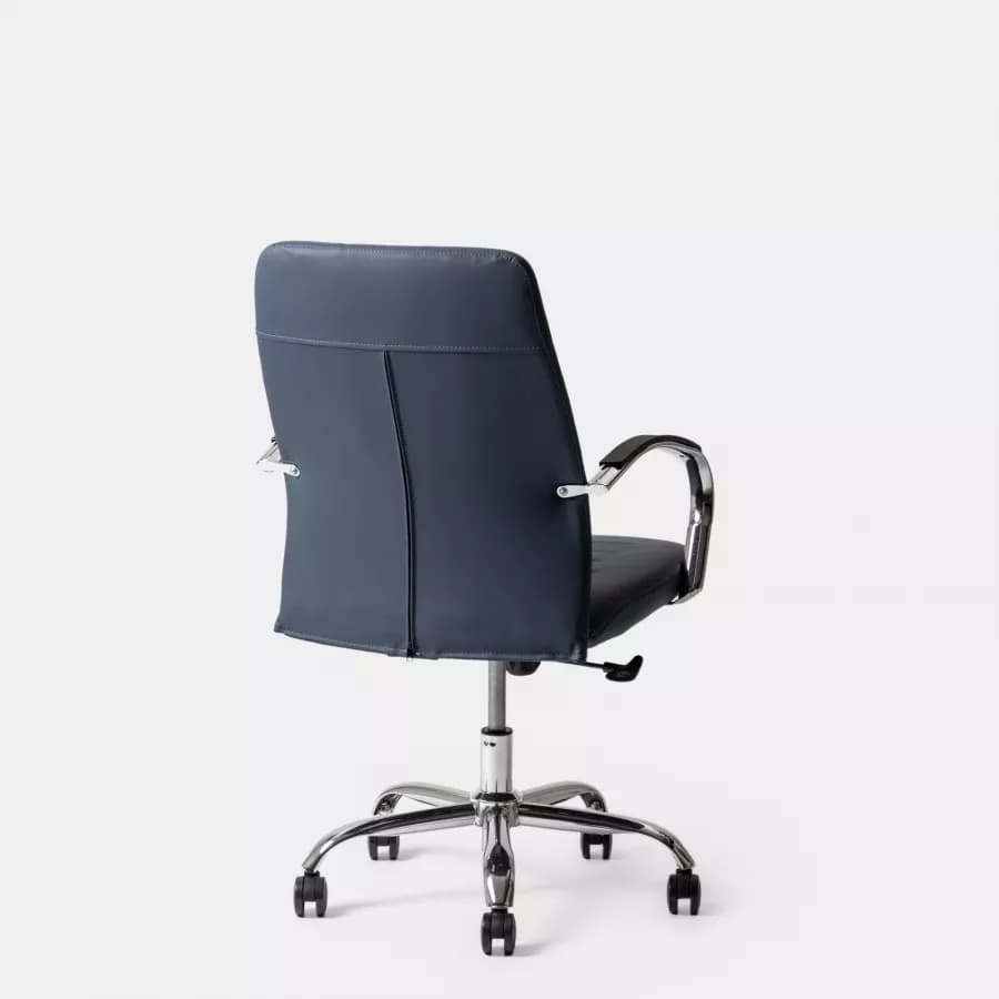 Poltrona da ufficio girevole in similpelle blu con struttura cromo - Supra