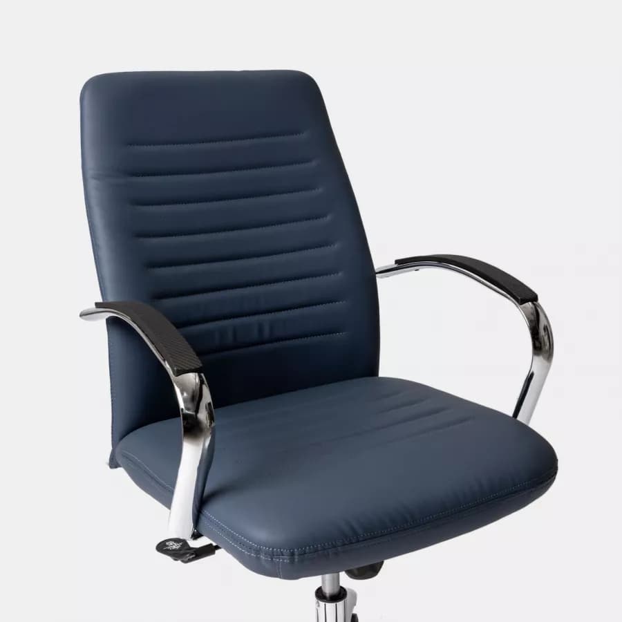 Poltrona da ufficio girevole in similpelle blu con struttura cromo - Supra